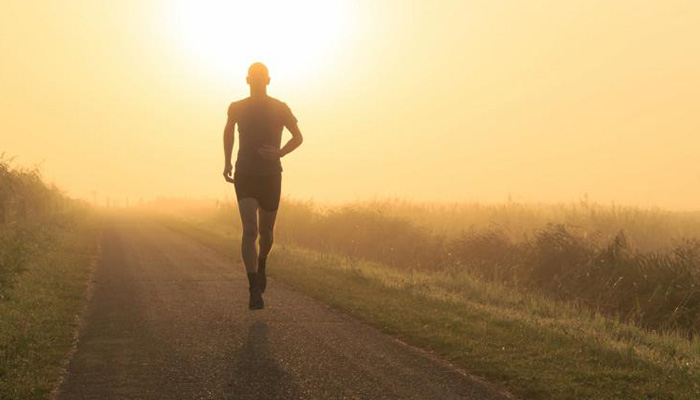 Correre con il caldo: alcune strategie di allenamento
