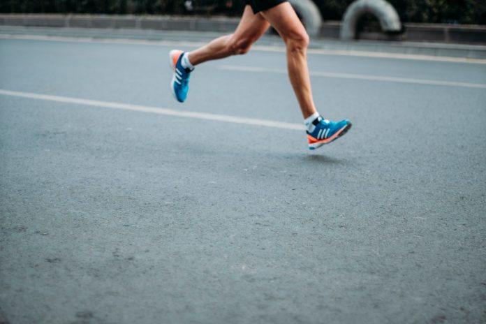 runner-con-adidas