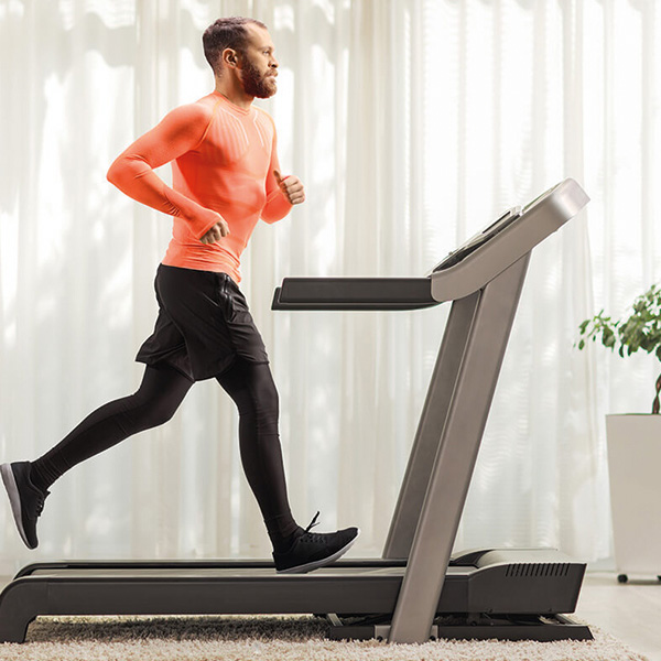 Correre sul tapis roulant: cosa comporta?